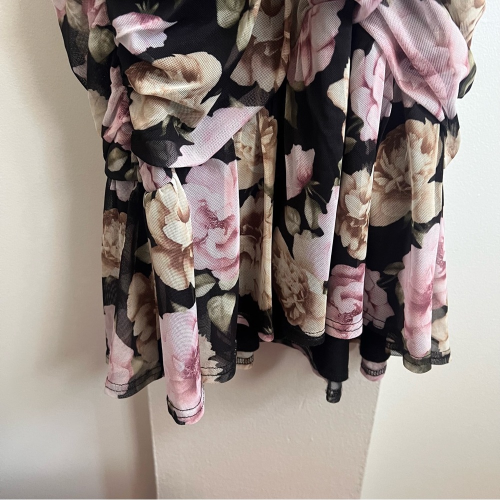 Ruched Floral Dress - Picture 3 of 7